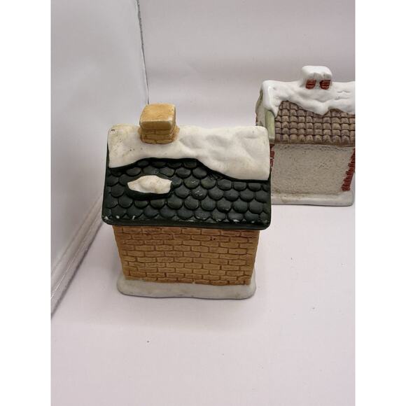Christmas Village Figurines Unbranded 3” X 2.5” X 3” Four‎ Piece - Picture 11 of 16